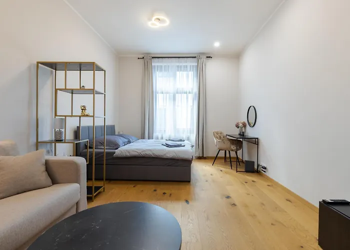 Dale Apartment Smichov Riverside - Metro Andel