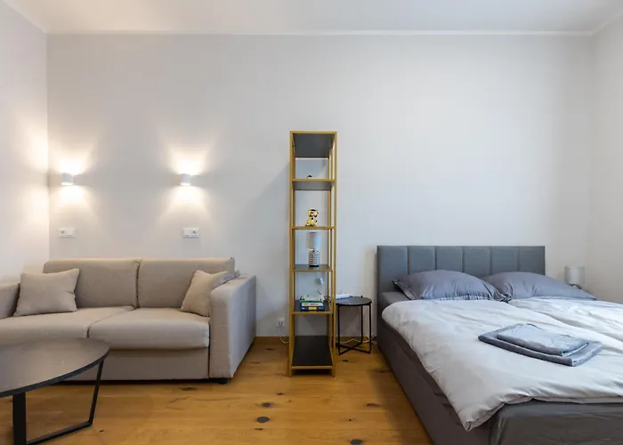 Dale Apartment Smichov Riverside - Metro Andel